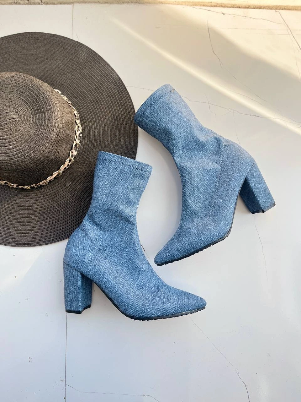 نیمبوت جورابی جین ، مدل آیلا