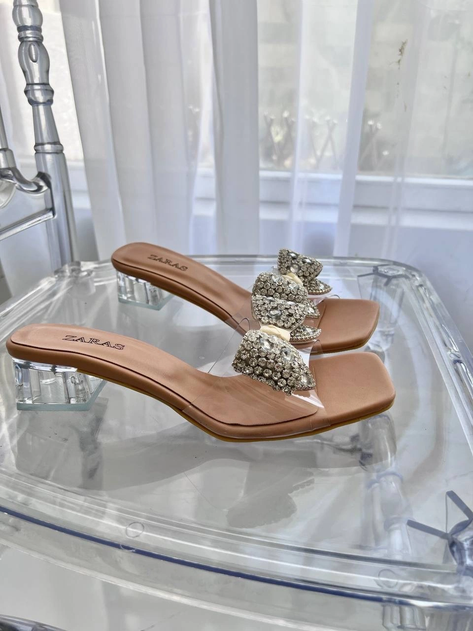 کفش طلقی ، مدل پاپیون درشت