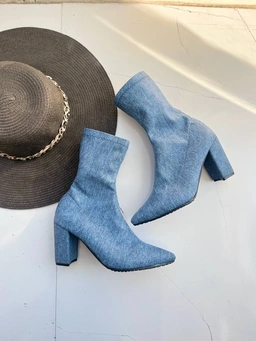 نیمبوت جورابی جین ، مدل آیلا