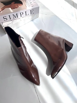 نمیبوت دماغه فلزی ، پاشنه کوتاه