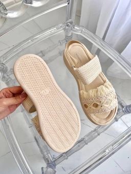 صندل کنفی  ، مدل نیشا